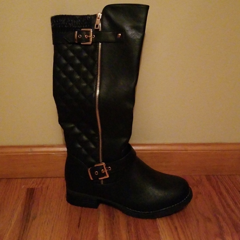 Black Quilted Boots - Picture 2 of 4